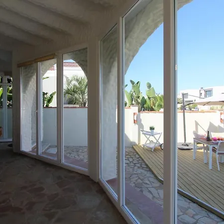 호텔 Leon Inmo Casa Nadine - 10722 4*