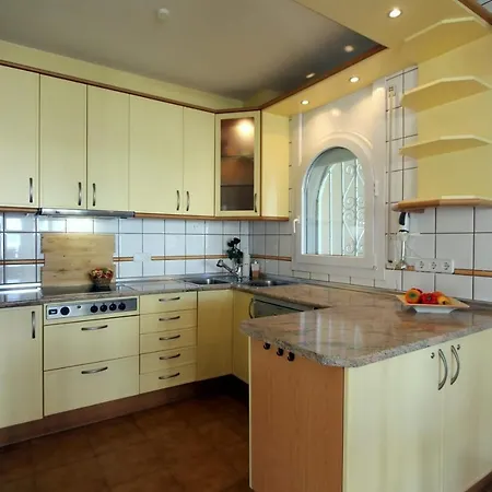 Leon Inmo Casa Nadine - 10722 Hotel 4*