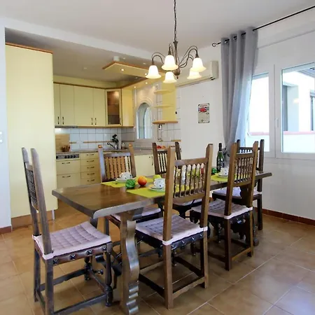호텔 Leon Inmo Casa Nadine - 10722 4*